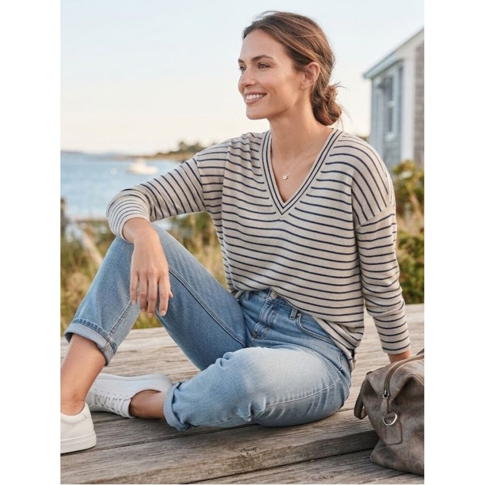 Athleta Silk Cashmere Blend Beige & Navy Striped Knit Sweater Sz XS Casual Chic